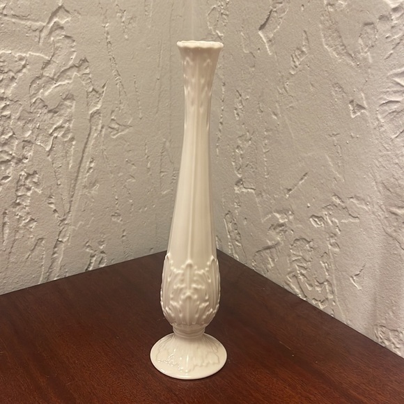 Vintage Lenox Woodland Collection Ivory Vase - Picture 4 of 10